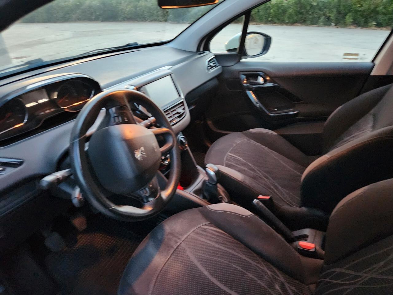 Peugeot 208 1.4 HDi 68 CV 5 porte Allure