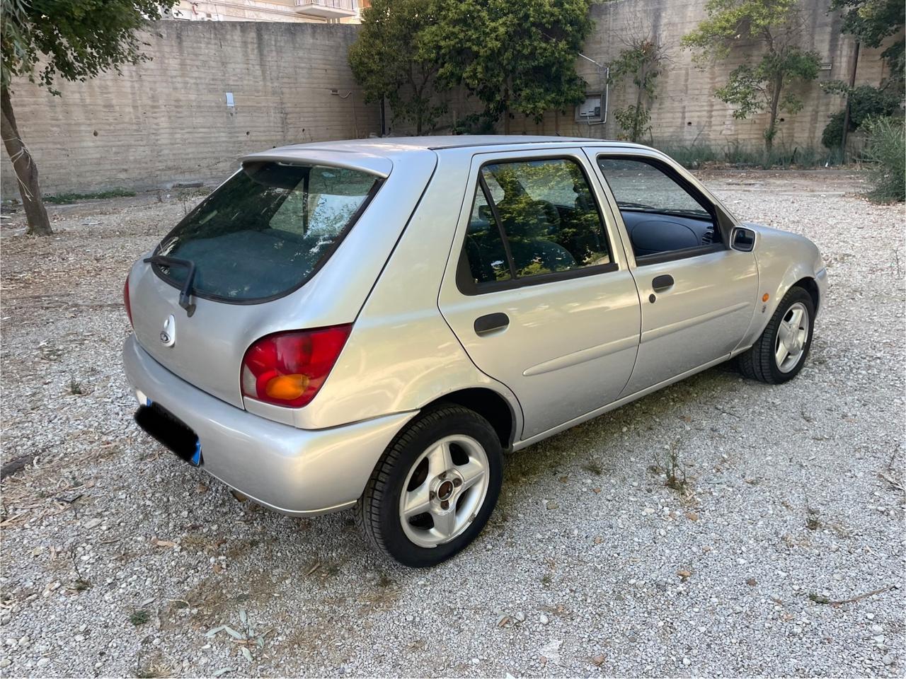 Ford Fiesta 1.4i 16V cat 5 porte Ghia