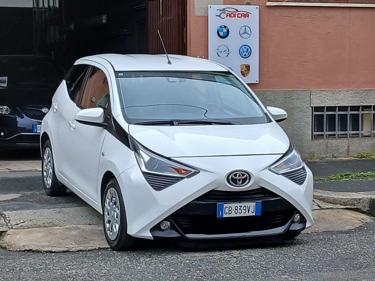 TOYOTA Aygo Connect 1.0 VVT-i 72 CV 5p. x-cool