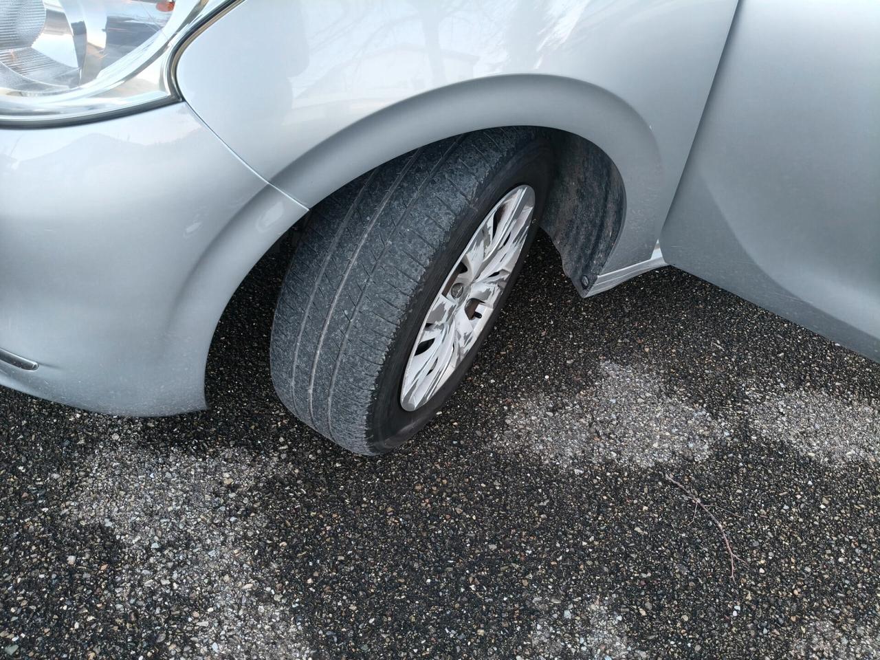 Peugeot 208 1.2 5 porte 2014 SOLO 137.000 KM