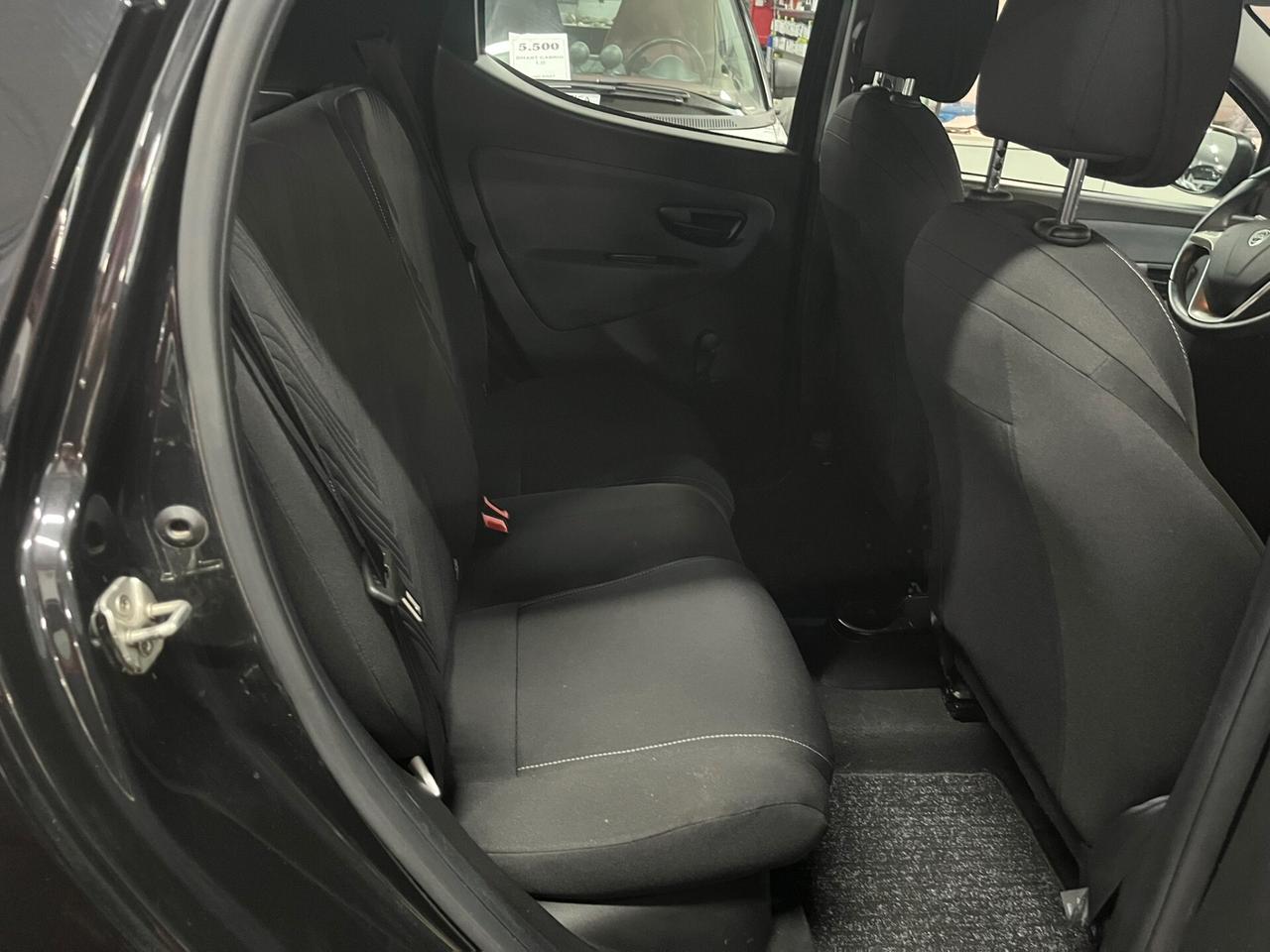 Lancia Ypsilon 1.0 Hybrid 5 porte