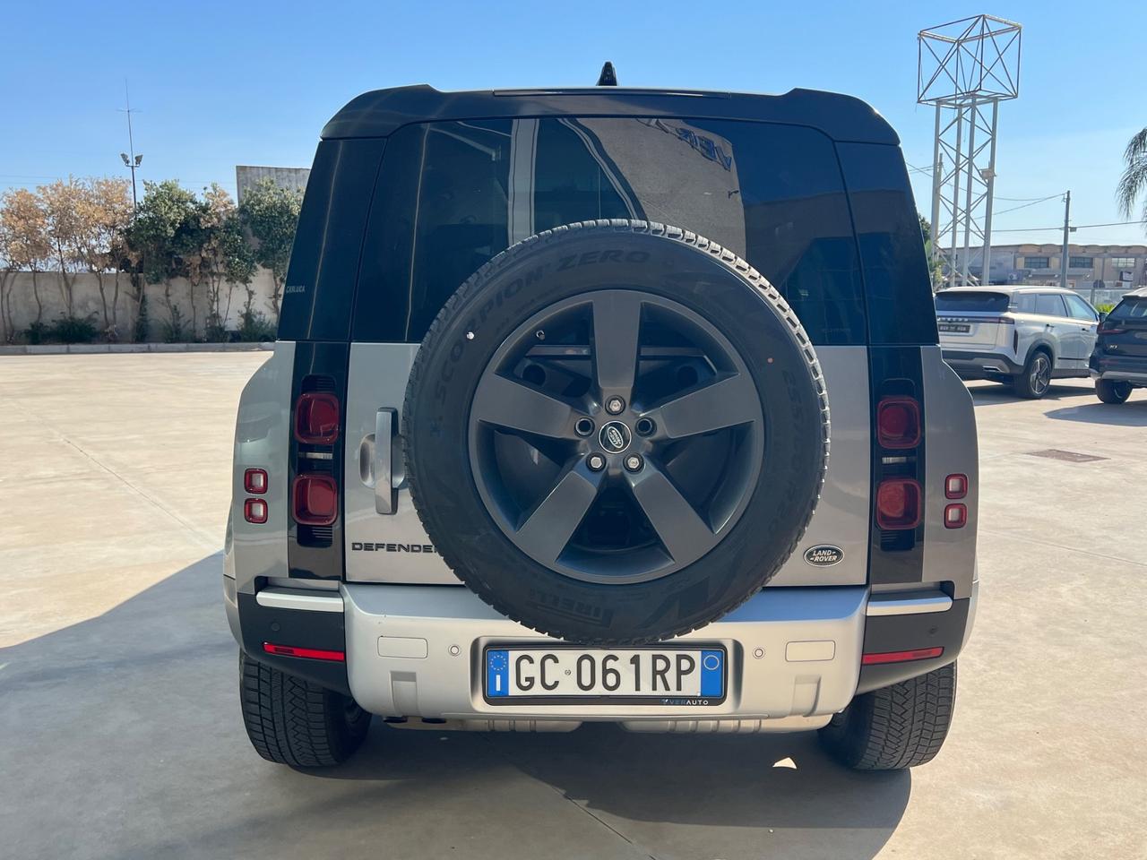 Land Rover Defender 110 2.0 SD4 240CV AWD SE - ANTICIPO €12.900 NOLEGGIO NO SCORING