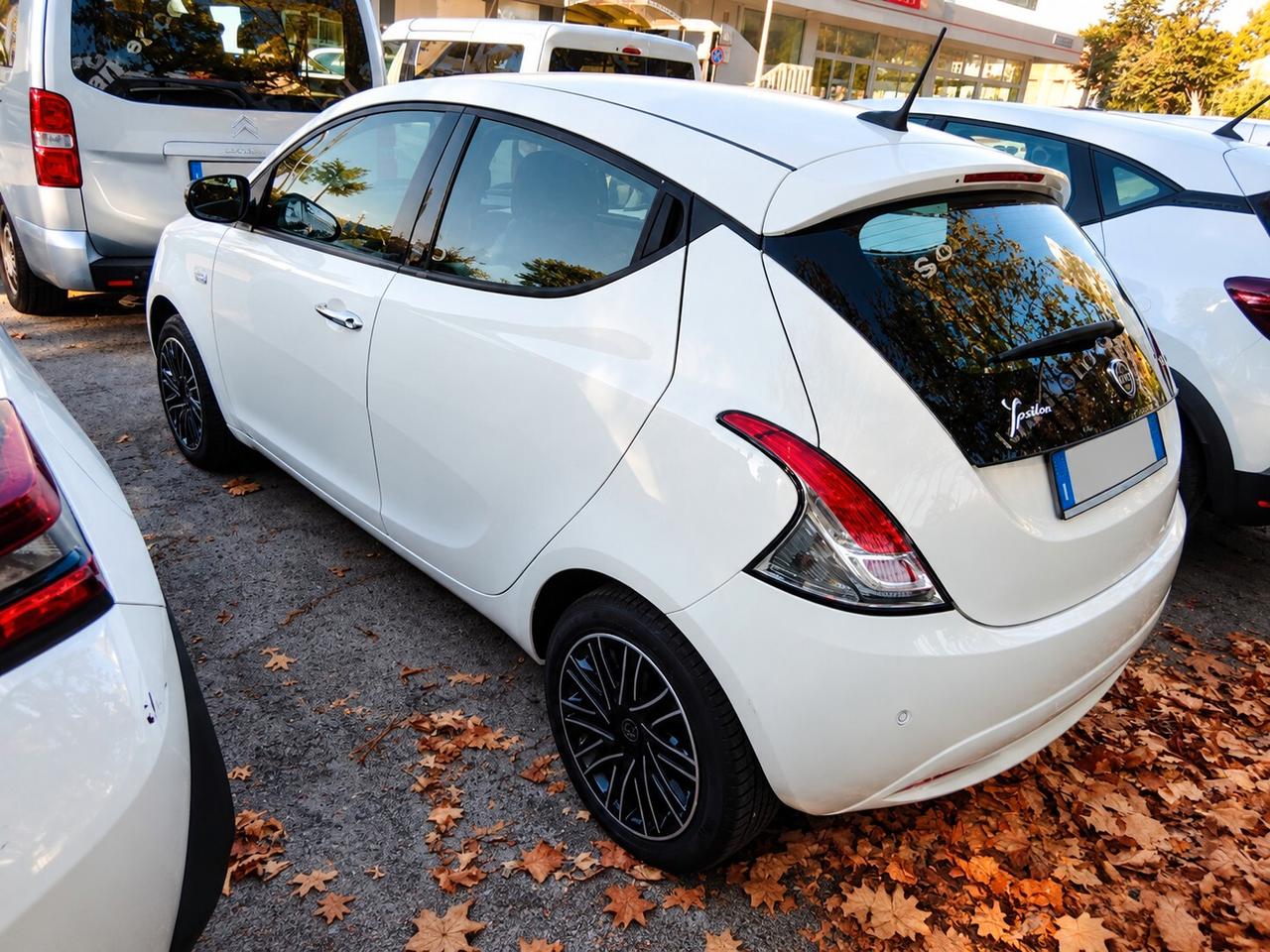 Lancia Ypsilon 1.0 FireFly 5 porte S&S Hybrid Ecochic Gold