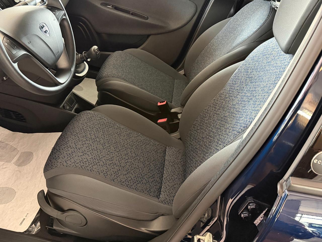 Lancia Ypsilon 1.0 FIREFLY 70 cv. Hybrid SILVER