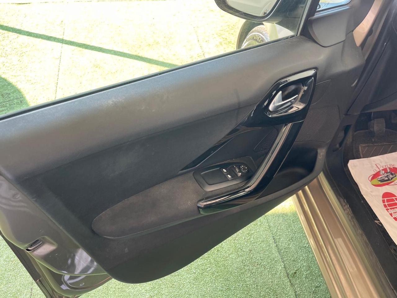 PEUGEOT 208 1.2 BENZINA 82CV