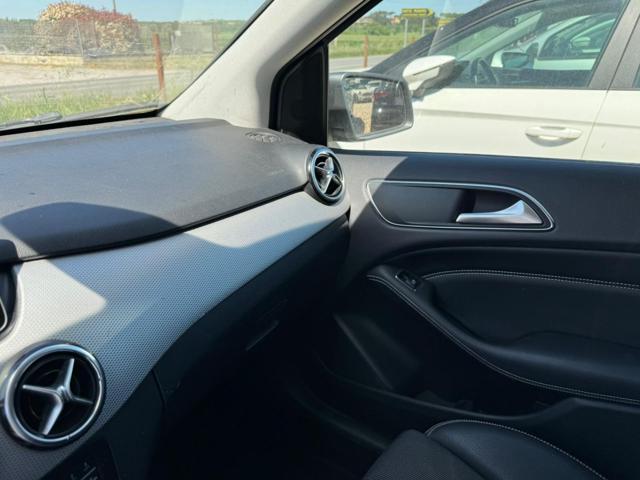 MERCEDES-BENZ B 180 d Business
