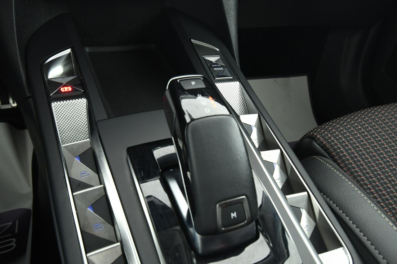 DS DS3 1.5 bluehdi Performance Line 130cv auto LED+APP CONNECT+NEOPATENTATI