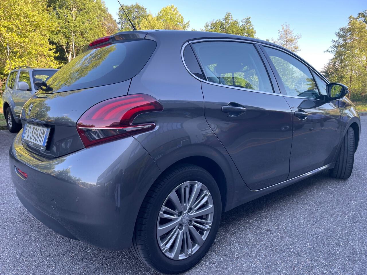 Peugeot 208 PureTech 82 5 porte Allure*solo 40000km*NAVI*NEOPATENTATI