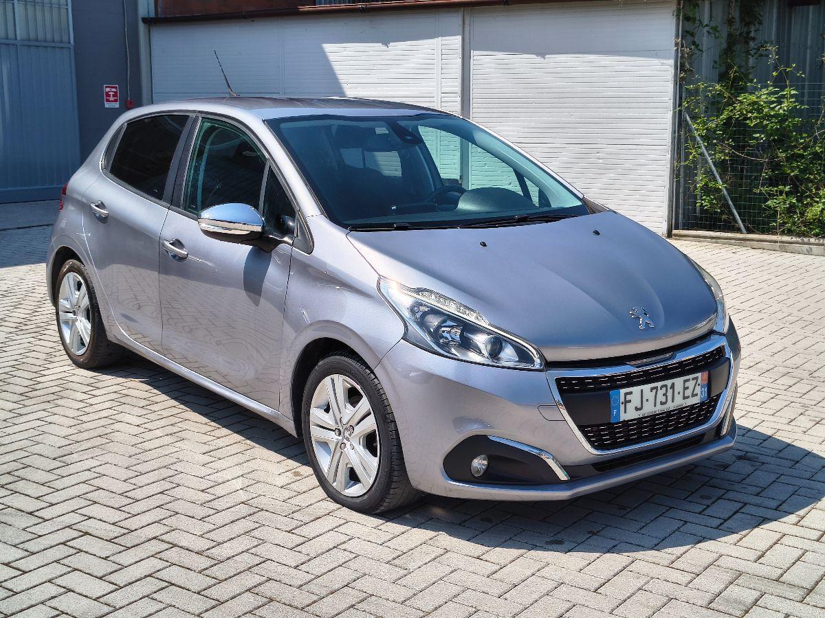 PEUGEOT - 208 - PureTech 82 5p. Touch