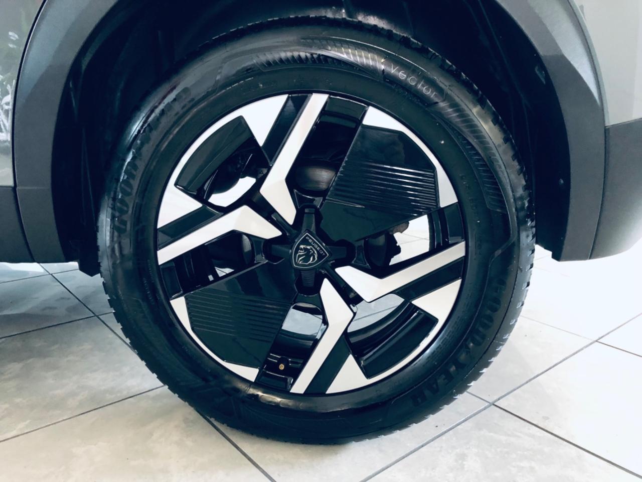 Peugeot 2008 1.2 benz 100 S&S Allure