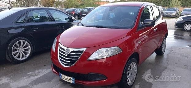 Lancia ypsilon metano e frezione nuova