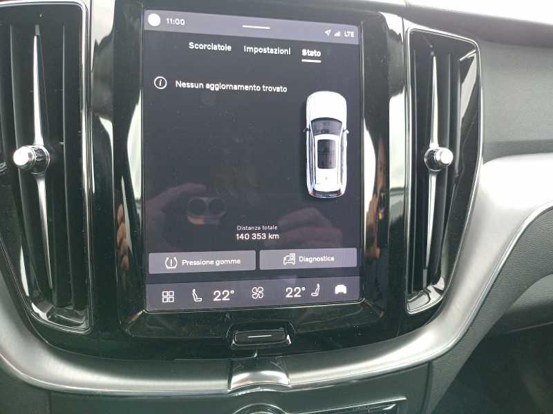 VOLVO XC60 2.0 b4 Momentum auto