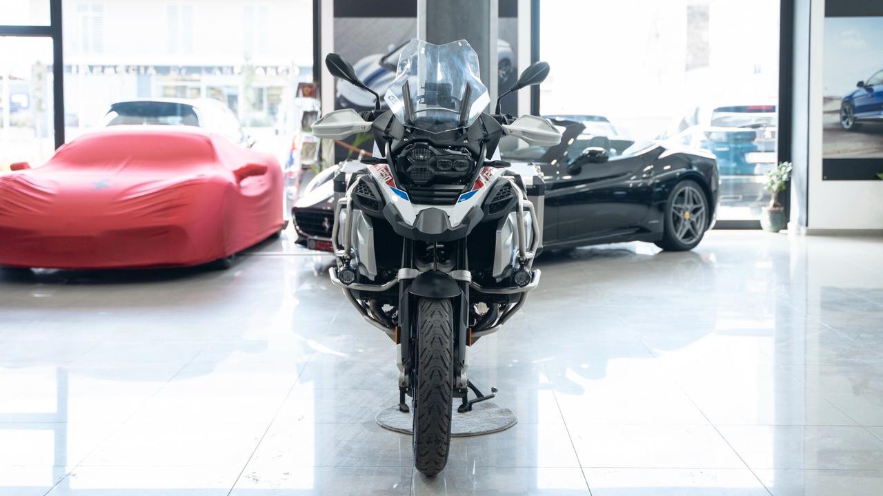 BMW R 1250 GS ADVENTURE RALLYE PACK LUCI AKRAPOVIC CRUISE RISCALDAMENTO MANOPOLE + BORSE RIGIDE