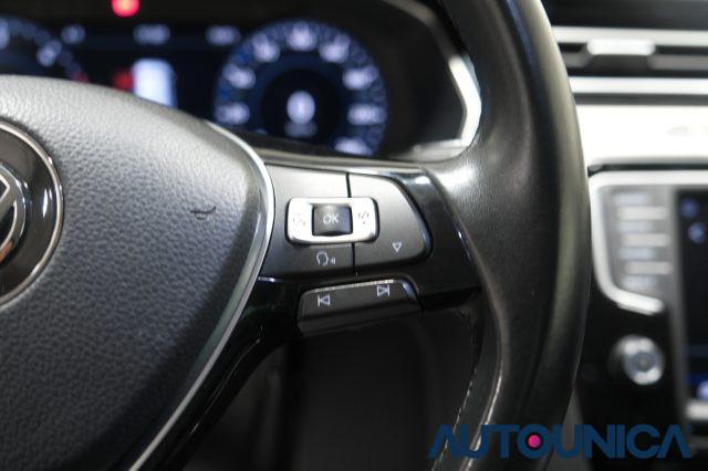 VOLKSWAGEN Passat Variant 2.0 TDI 190 CV DSG HIGHLINE BMT FARI LED