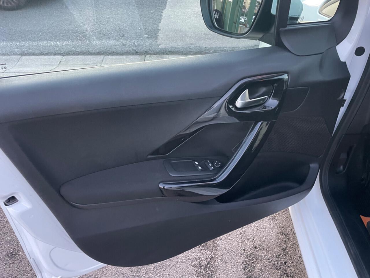 PEUGEOT 208 1.2 BENZINA 82 (CV) 2016