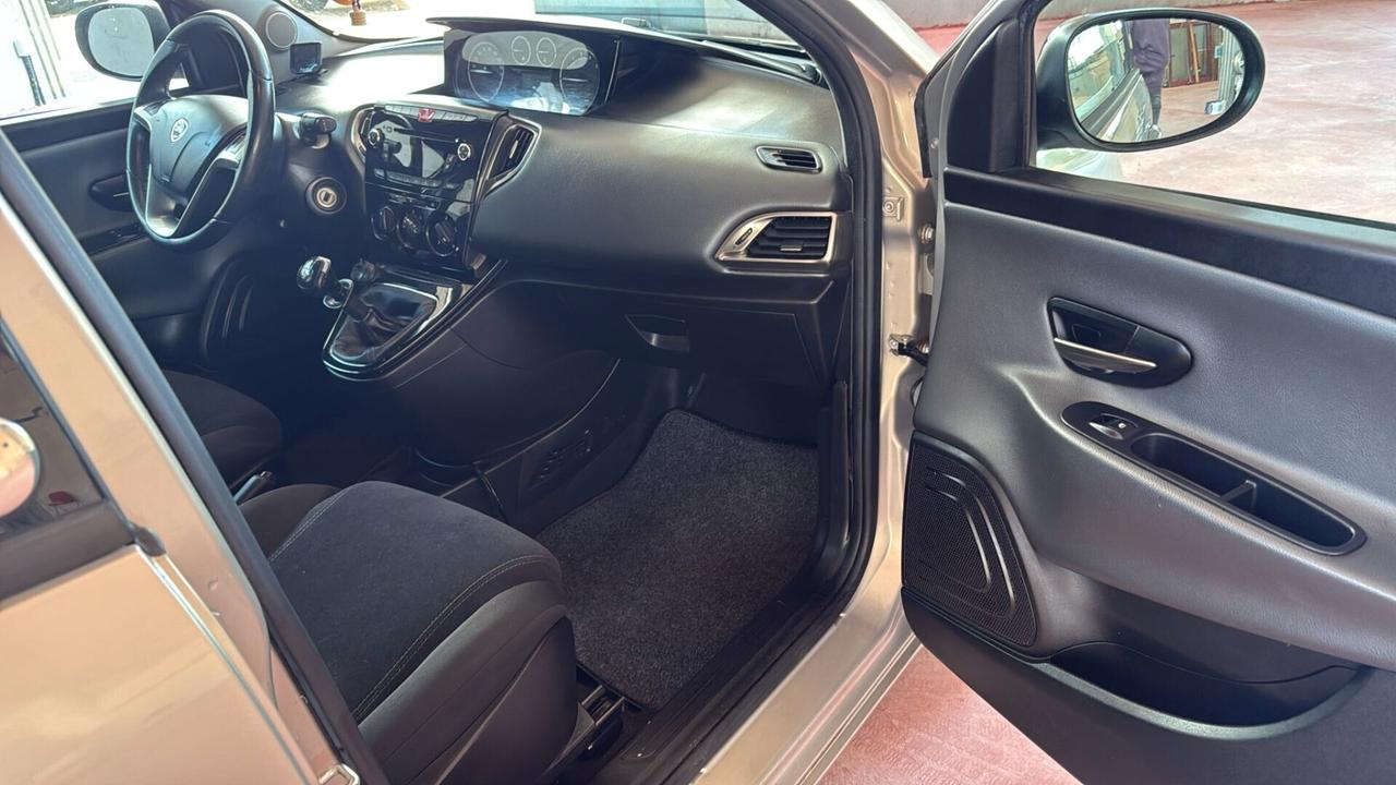 Lancia Ypsilon 1.2 69 CV 5 porte GPL Ecochic Silver