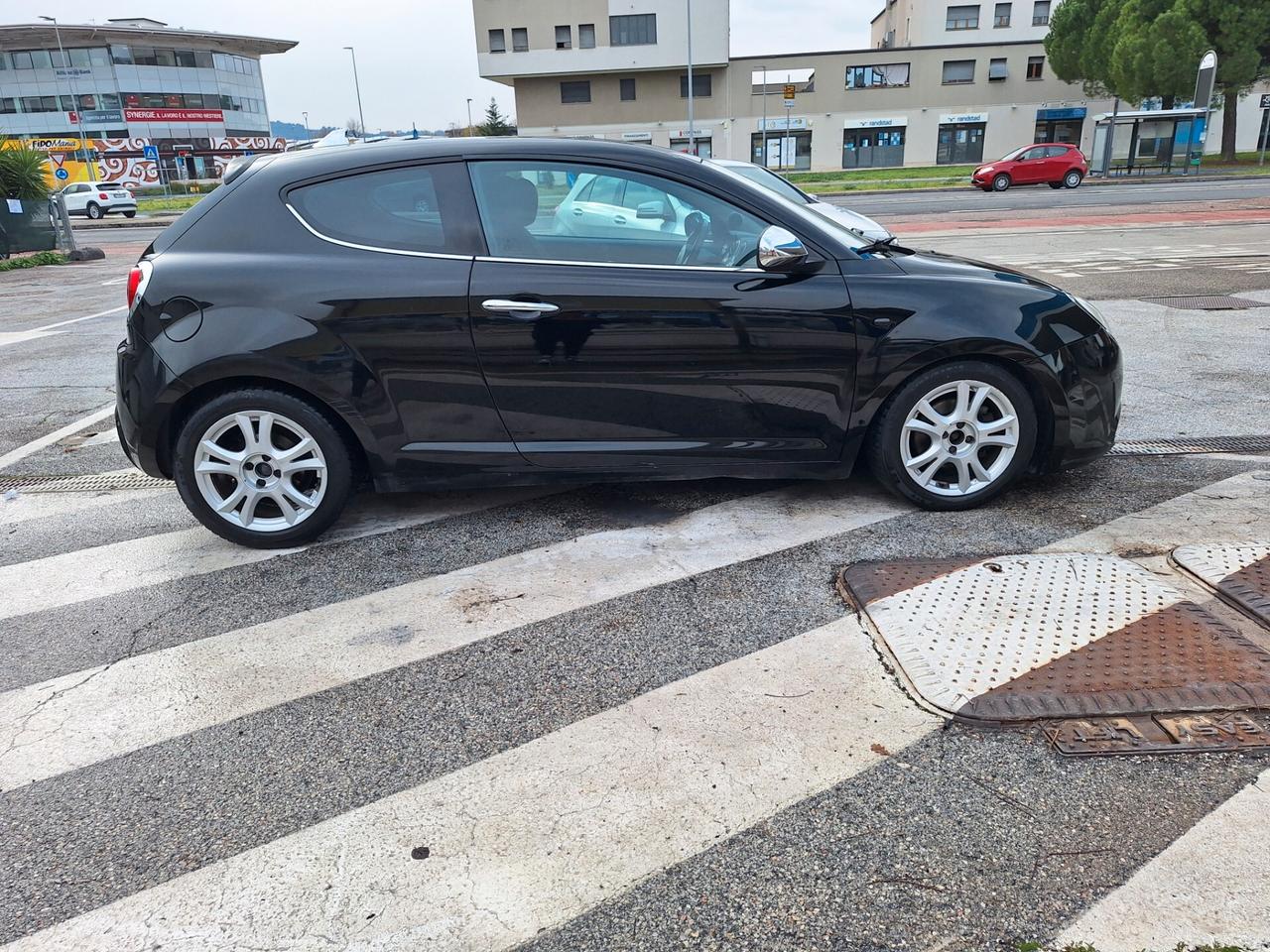 Alfa Romeo MiTo 1.6 JTDm 16V Distinctive MOTORE RIFATTO NAVI BXENON LED SENSORI