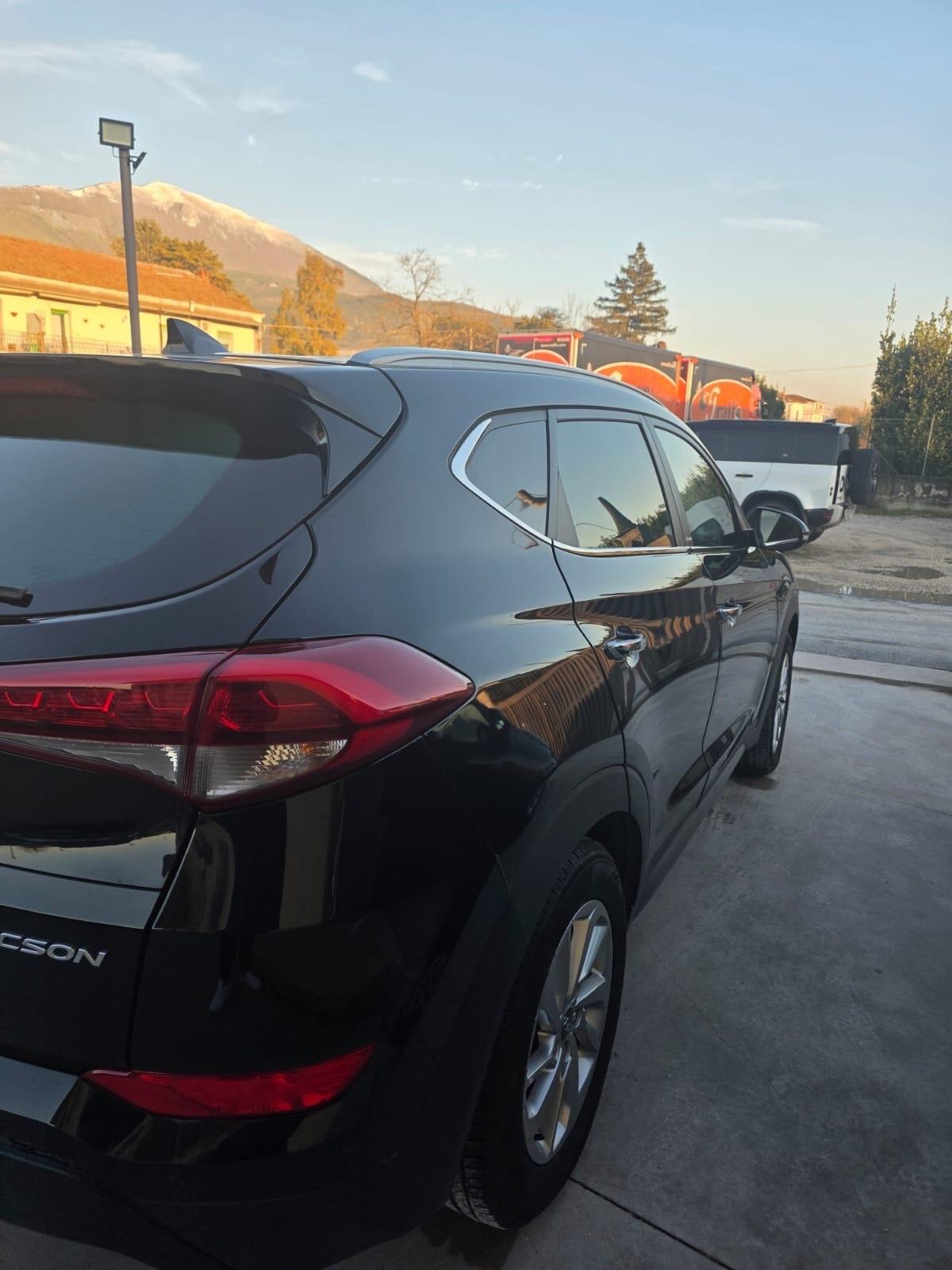 Hyundai Tucson 1.7 CRDi cambio automatico garantita 12 mesi