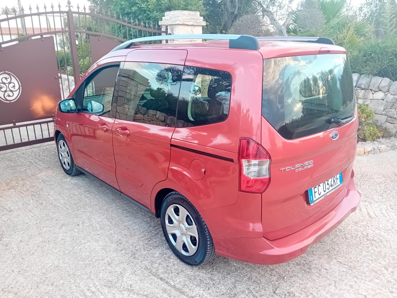 Ford Tourneo Courier 1.0 EcoBoost 100 CV Plus