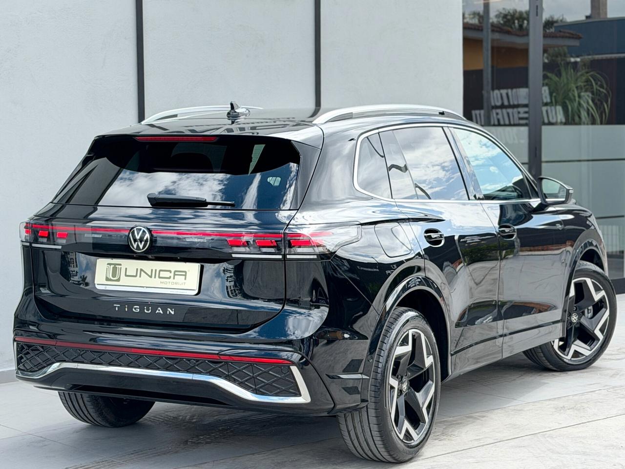 Volkswagen Tiguan 2.0 TDI 150 CV DSG R-Line UNICO PROPRIETARIO ITALIANA