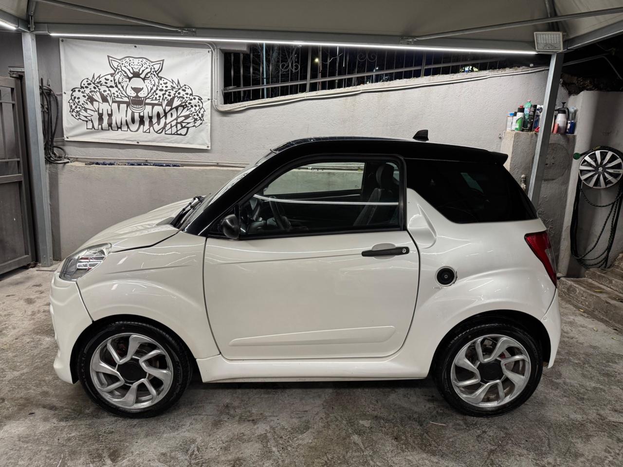 Ligier JS50 Bianco Perla Permute e trasporto