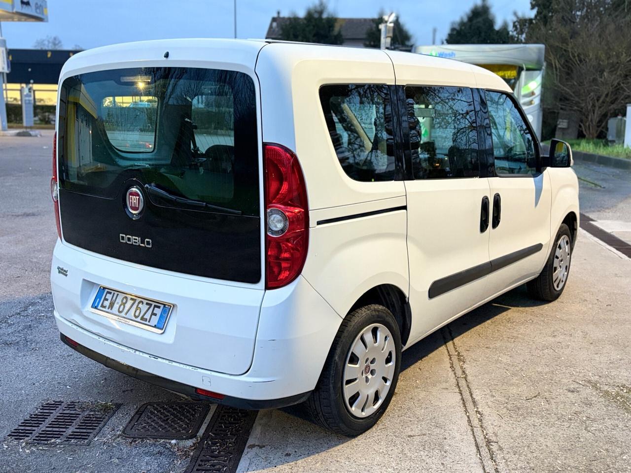 Fiat Doblo 1.4 T-Jet metano 2014 5 posti