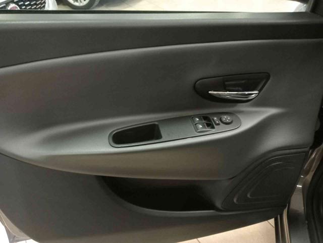 LANCIA Ypsilon 1.2 69 CV 5 porte ** OK NEOPATEN. **