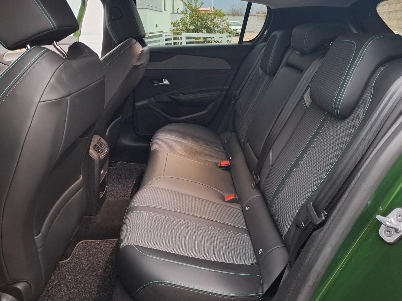 Peugeot 308 ALLURE PACK 1.5 HDi 130cv EAT8 NAV+RETROCAM. - 2023