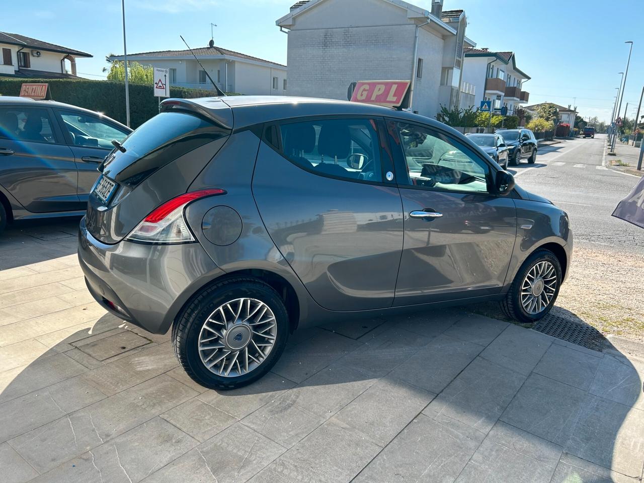 Lancia Ypsilon 1.2 69 CV GPL Ecochic Gold GPL VALIDO 2033