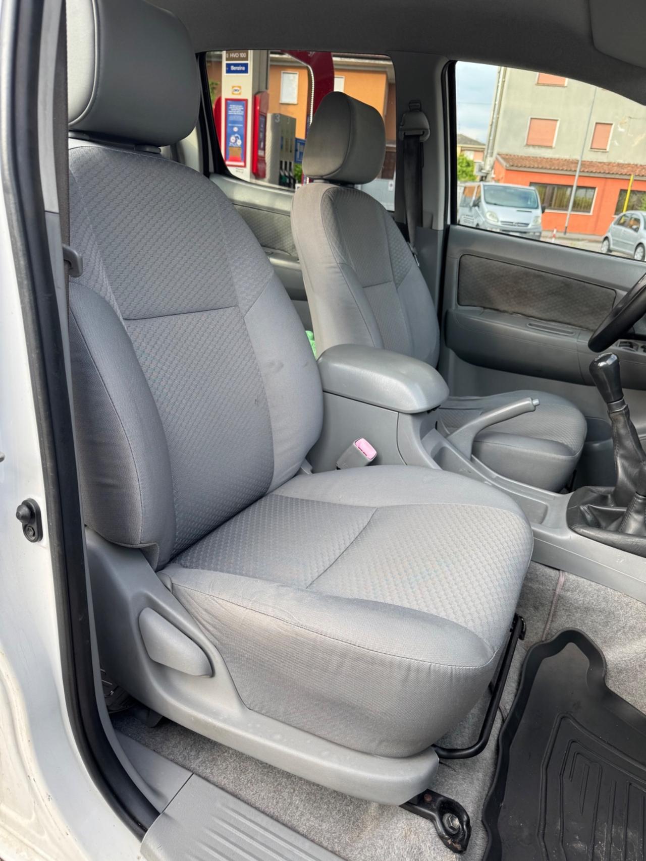 Toyota Hilux 2.5 D-4D 4WD 4p. Double Cab DLX