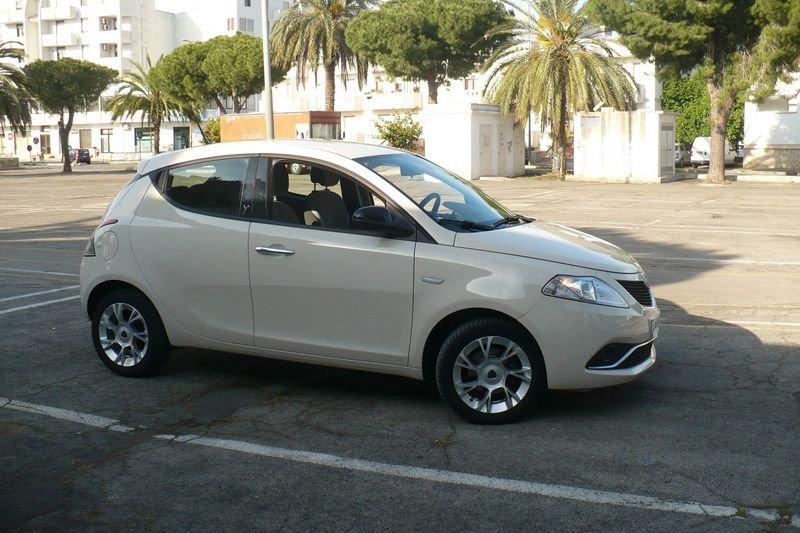 Lancia Ypsilon 1.2 69 CV 5 porte Silver