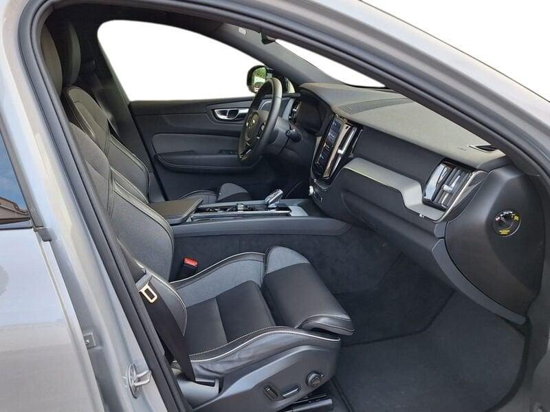 Volvo XC60 B5 250+14 CV AWD Automatica Mild Hybrid Plus Dark