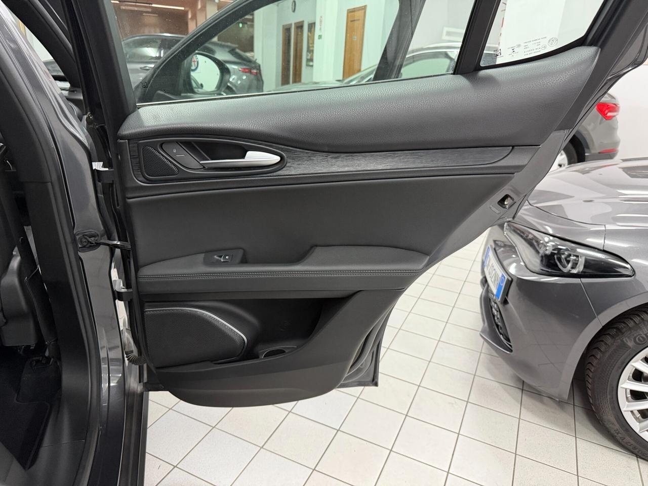 Alfa Romeo Stelvio 2.2 TD 160 CV SUPER BUSINESS NAVI RETROCAMERA SENSORI ANTERIORI E POSTERIORI PERFETTA UNIPRO'