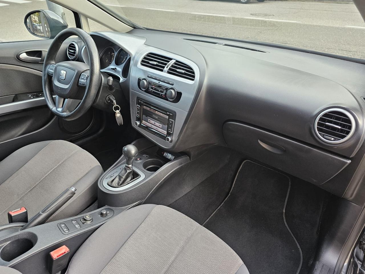 Seat Leon 1.6 TDI 105cv Style*DSG*Tetto*Euro5*