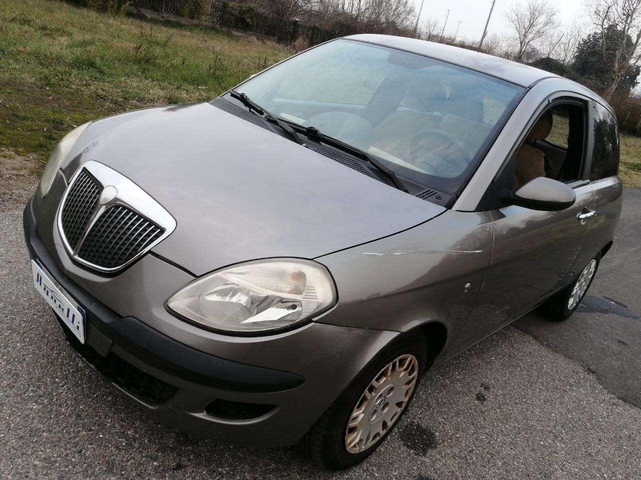 Lancia Ypsilon 1.2 16V Idonea Neopatentati