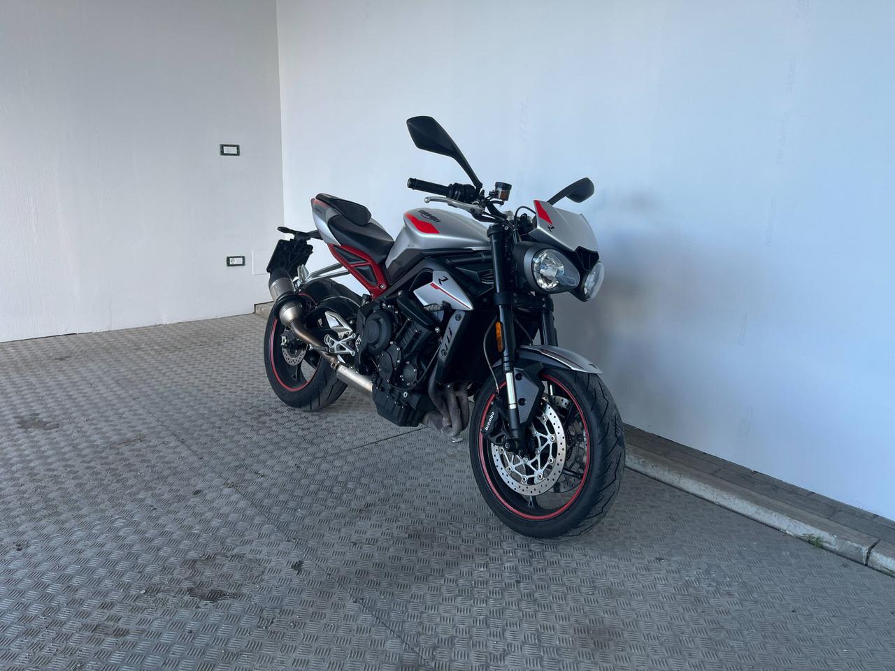 TRIUMPH Street Triple - Street Triple 765 R my17