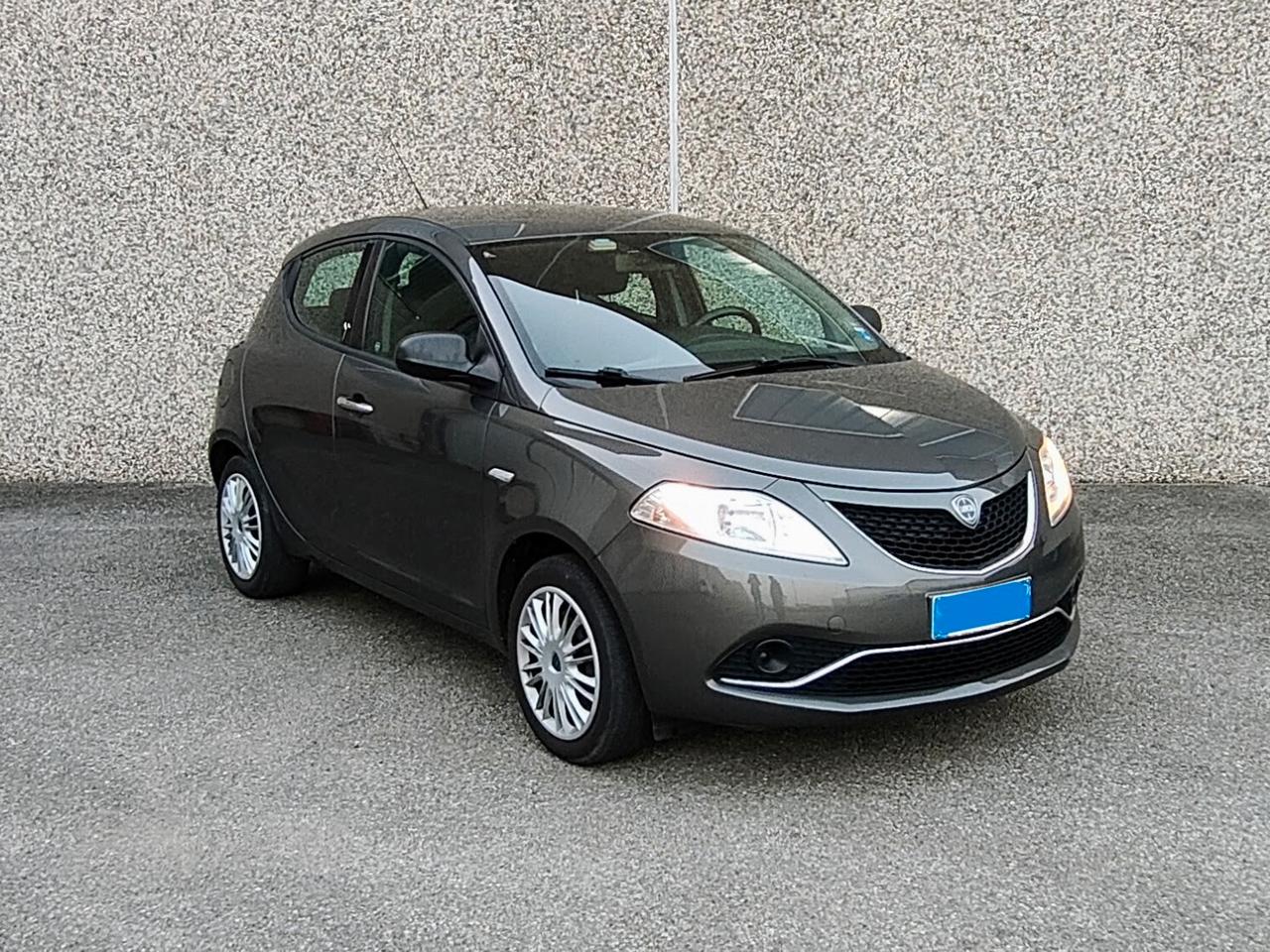 Lancia Ypsilon 1.2 69 CV 5 porte Gold