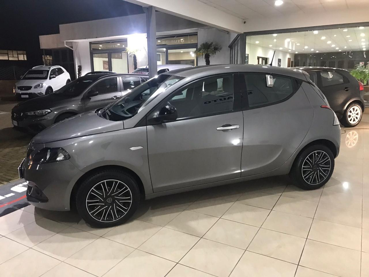 Lancia Ypsilon 1.0 FireFly 5 porte S&S Hybrid Ecochic Gold