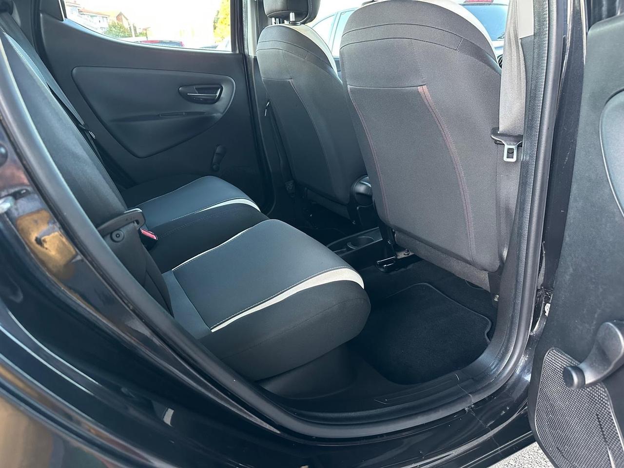 Lancia Ypsilon 0.9 TwinAir 85 CV 5 porte Metano Ecochic Elefantino