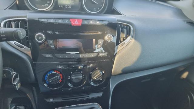 LANCIA Ypsilon 1.2 69 CV 5 porte Silver