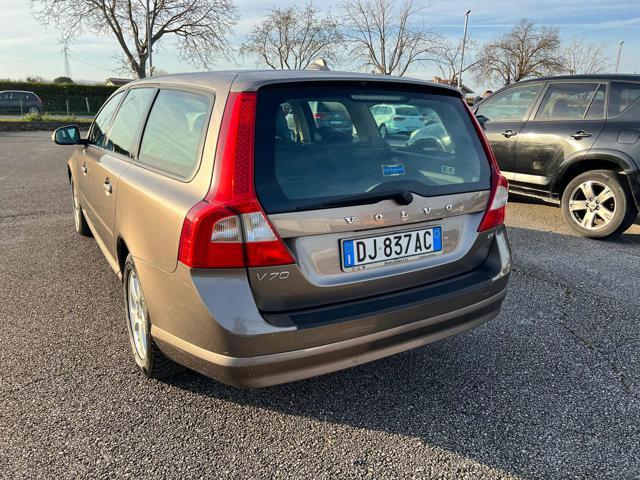 VOLVO V70 2.4 D Kinetic