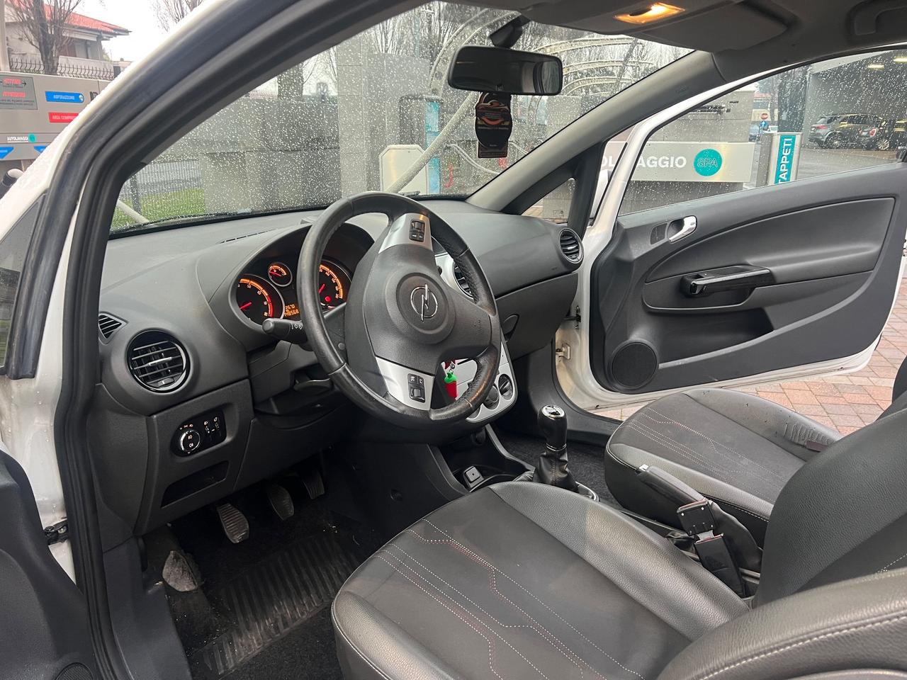 Opel Corsa 1.2 3 porte b-color