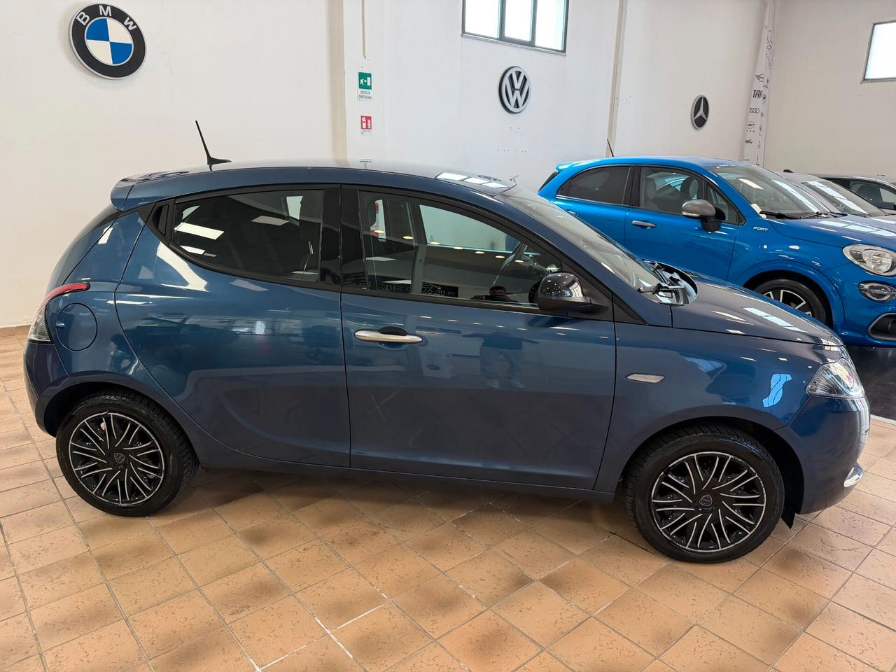 Lancia Ypsilon 1.0 FireFly S&S Hybrid Alberta Ferretti