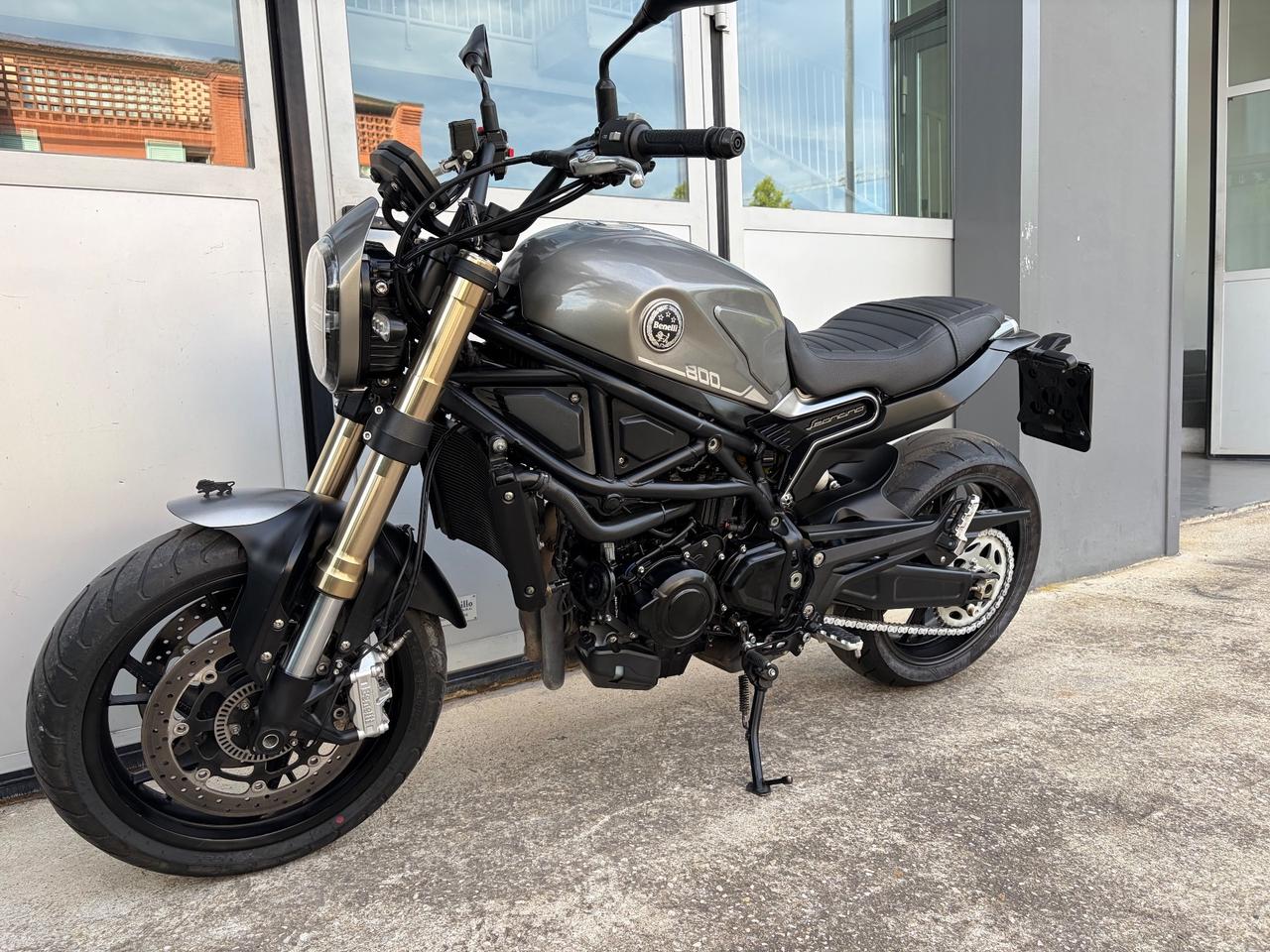 Benelli Leoncino 800