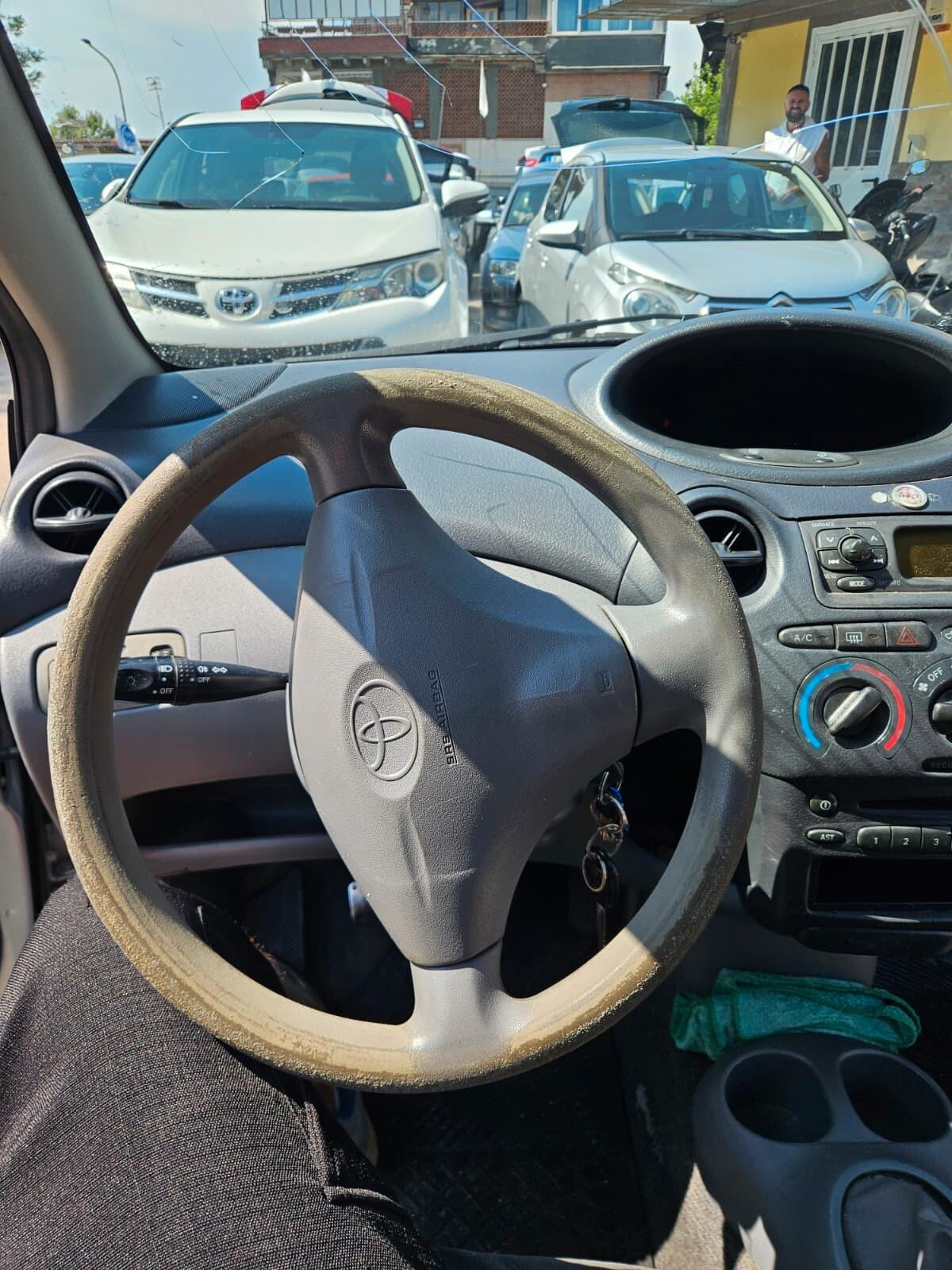 Toyota Yaris 1.0i 16V cat 3 porte
