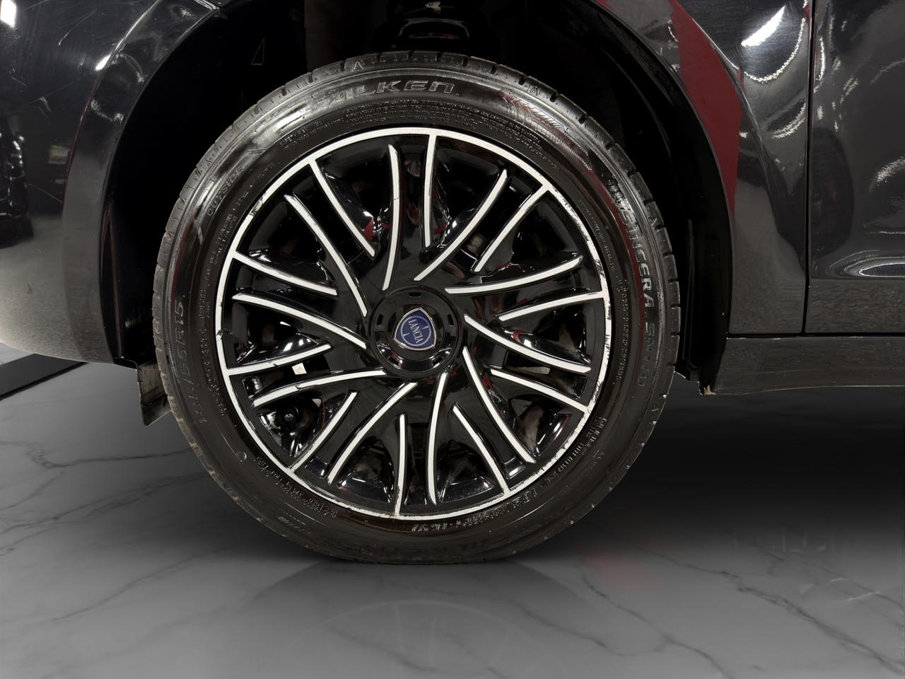 Lancia Ypsilon 1.0 firefly hybrid Silver Plus s&s 70cv