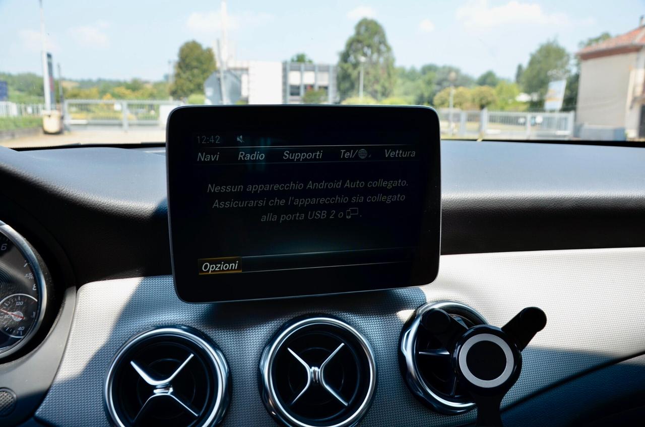 MERCEDES-BENZ GLA 200 SPORT 156cv MANUALE, EURO 6B, UFF ITALIANA, FULL LED HIGH BEAM, RETROCAMERA, NAVI, 19", PERMUTE