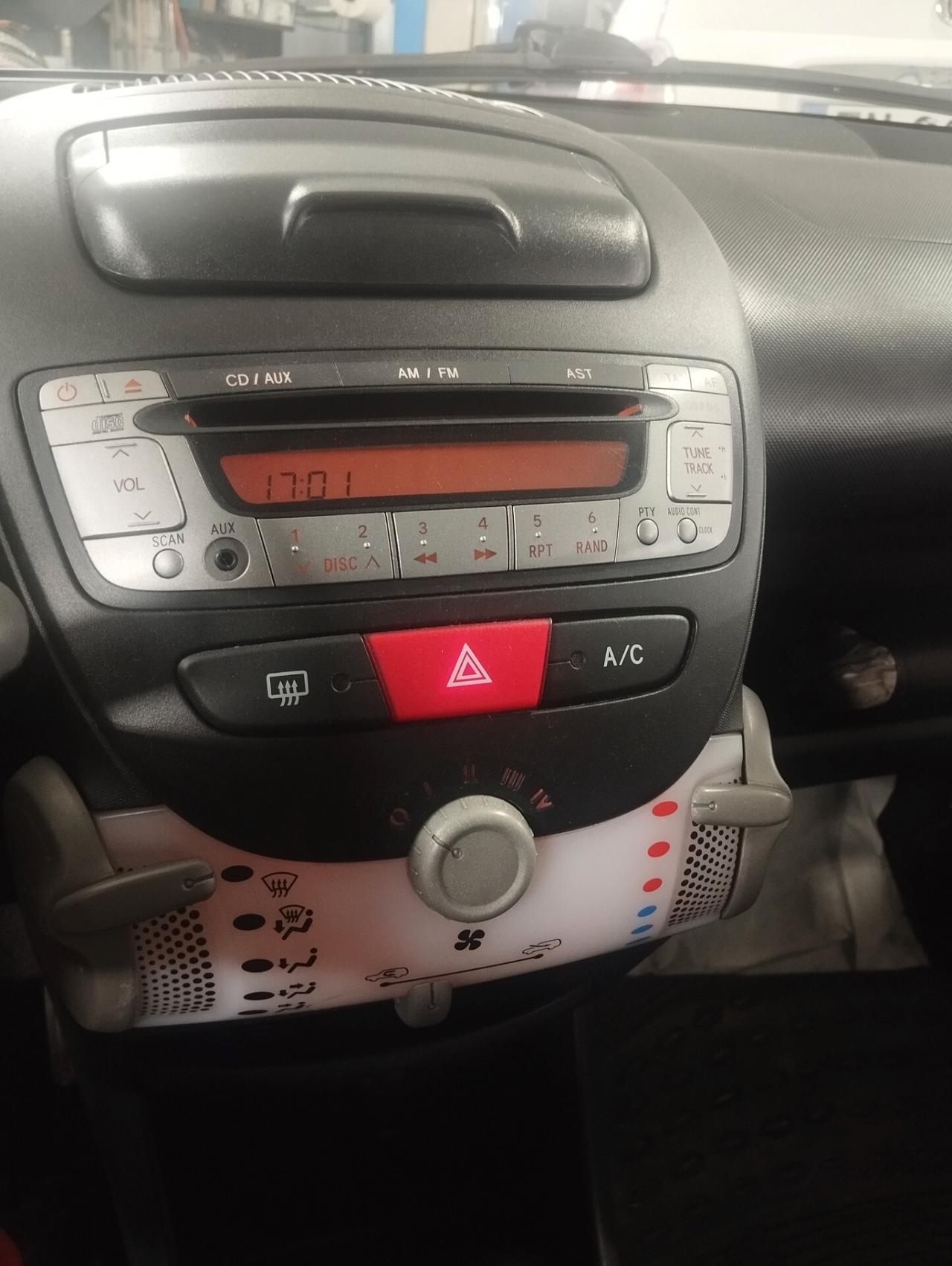 Toyota Aygo 1.0 12V VVT-i 3 porte Active Connect