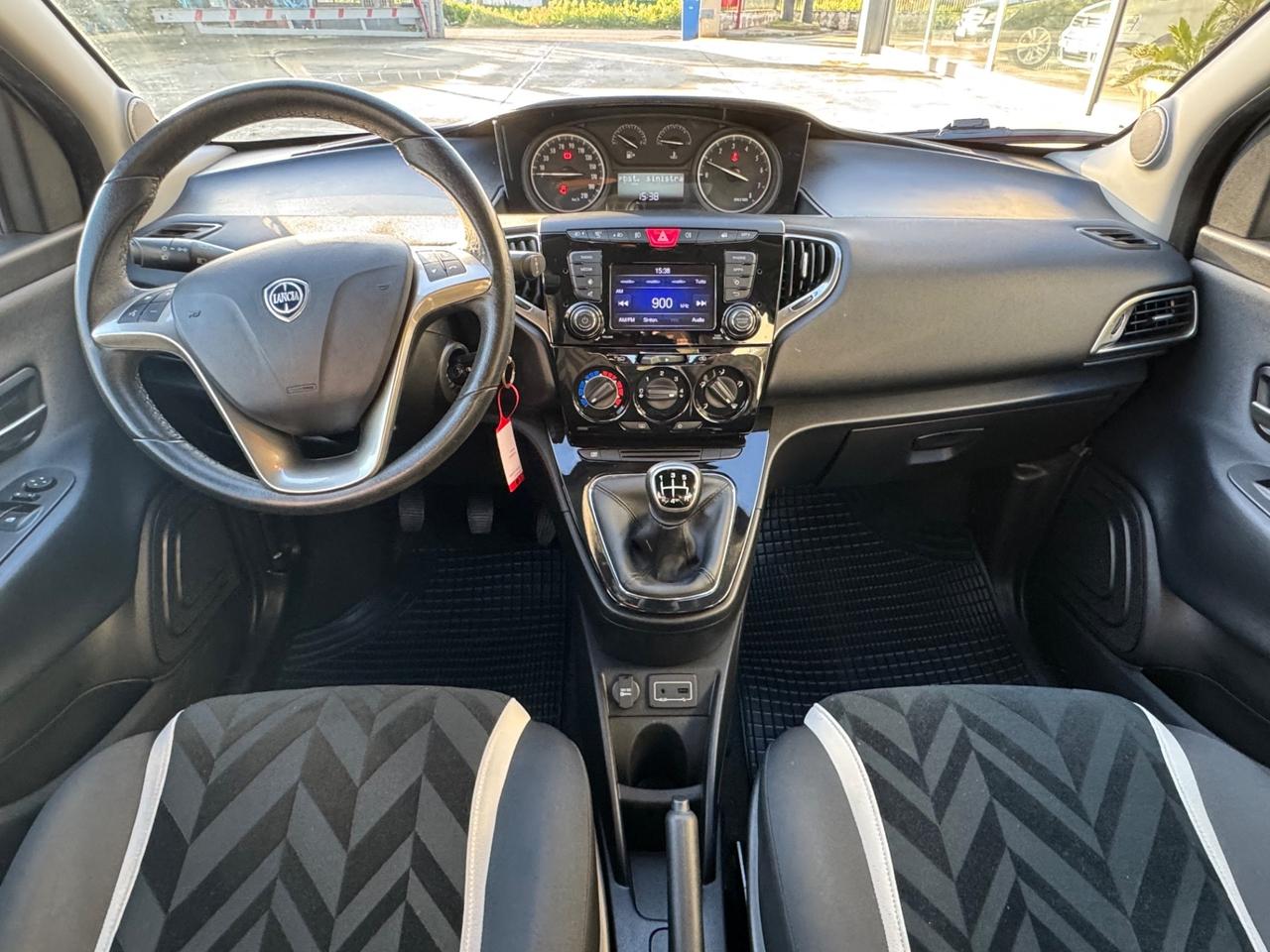 Lancia Ypsilon 1.2 69 CV 5 porte Gold