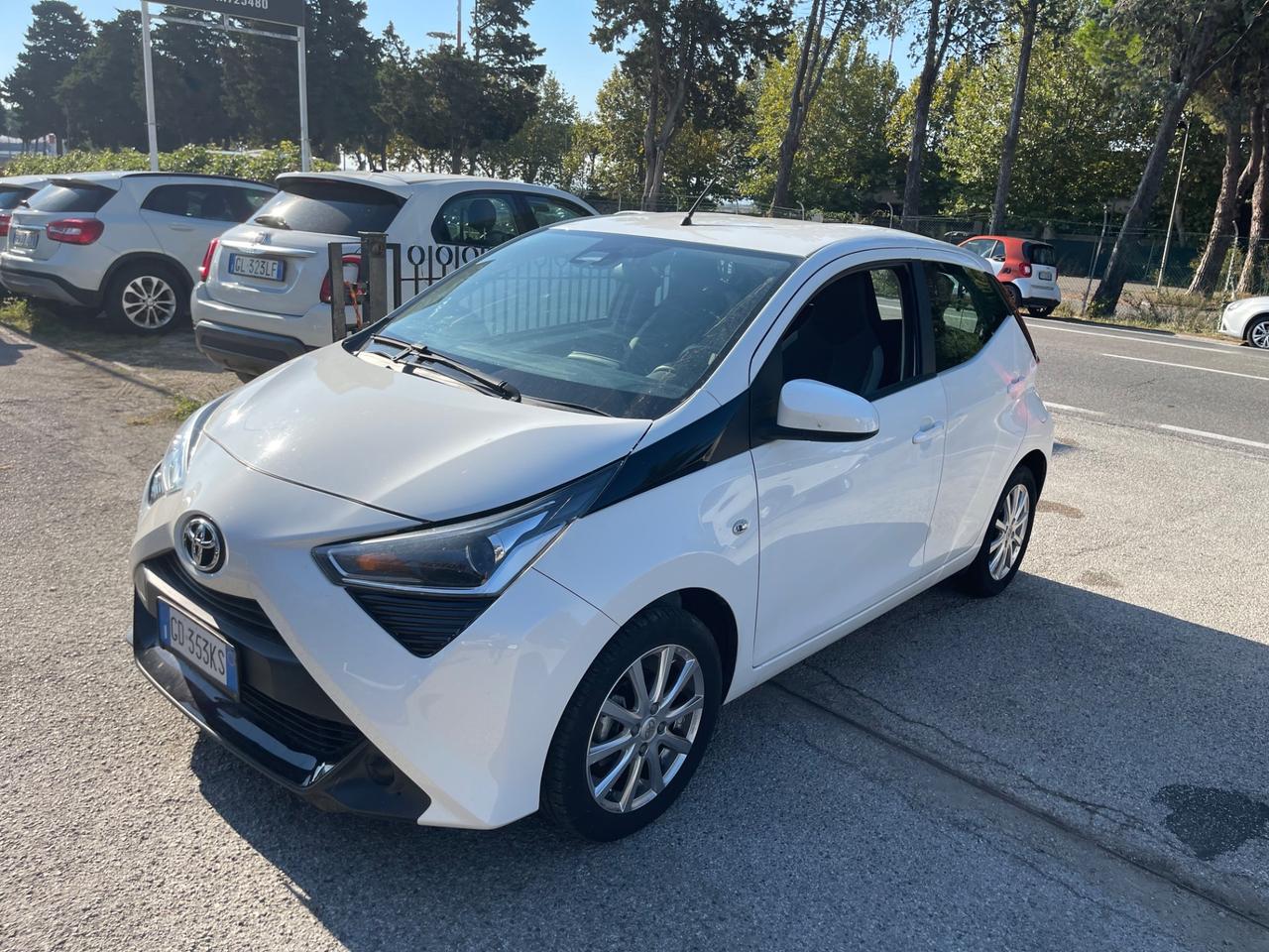 Toyota Aygo Connect 1.0 VVT-i 72 CV 5 porte x-clusiv